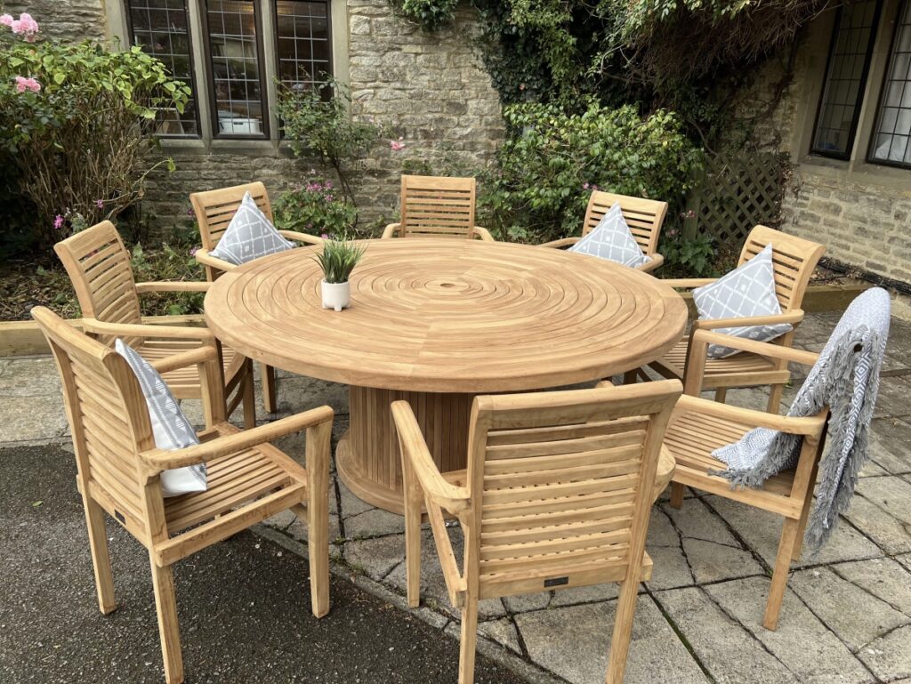 Round Teak Garden Furniture table Set with 8 stacking chairs Teak