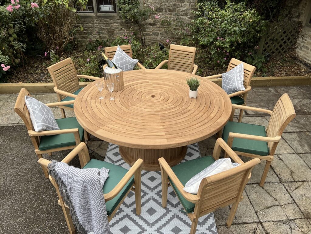 Round Teak Garden Furniture table Set with 8 stacking chairs Teak